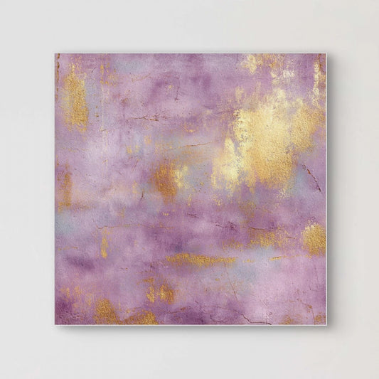 Detailopname van kunstwerk Auryn met lavendel- en goudtinten in zachte, glanzende texturen