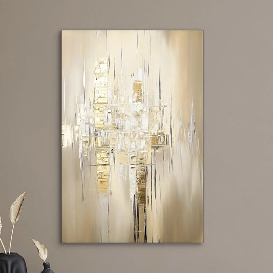 Detail van moderne kunst met glanzende textuur in goudtinten en zachte achtergrondkleuren