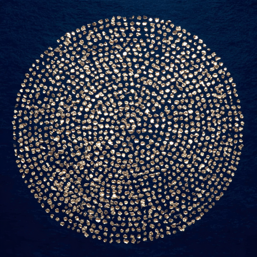 Abstract kunstwerk Hemelcirkel met gouden cirkelpatroon op diepblauw doek.