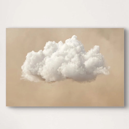 Detail van een zachte, realistische wolk in het midden van een effen beige achtergrond, met subtiele licht- en schaduwwerking.