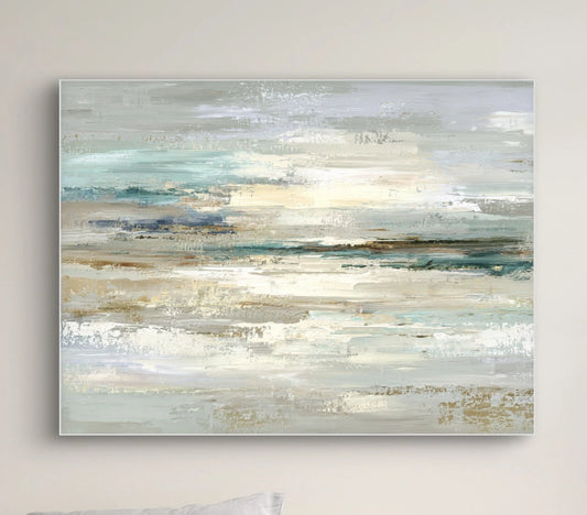 Detail van penseelstreken in zand, wit en turquoise met subtiele glans en textuur