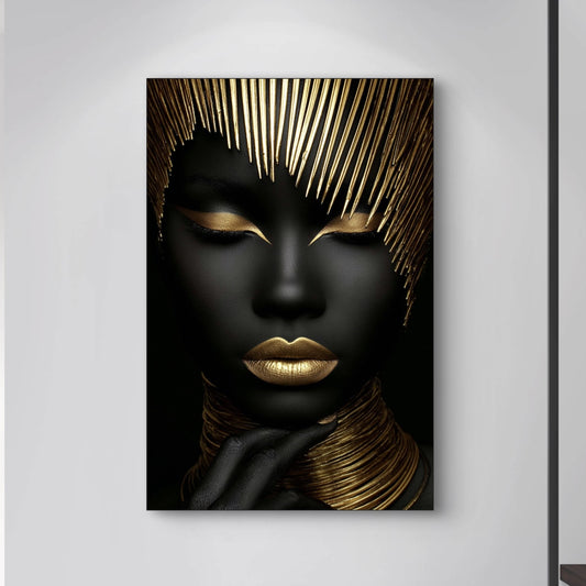 Detail van Noctura met zwarte huid en gouden lijnen in abstract portret