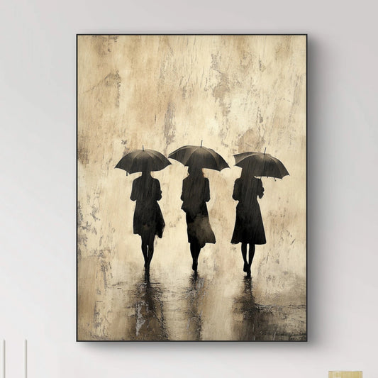 Detail van Samen in de Regen met drie silhouetten onder paraplu’s tegen een verweerde beige achtergrond