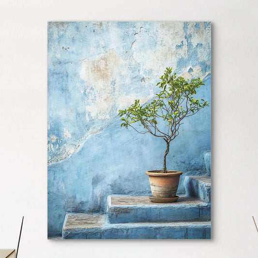 Detail van groene plant in pot op blauwe traptreden in het kunstwerk “Stil Groen”