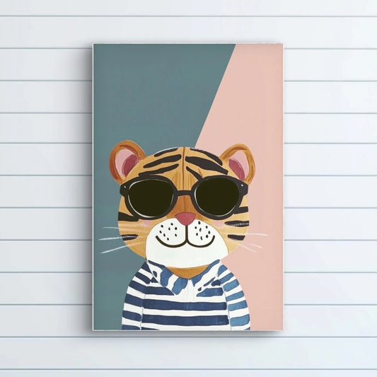 Illustratie van een tijger met zonnebril en blauw-wit gestreept shirt op abstracte achtergrond