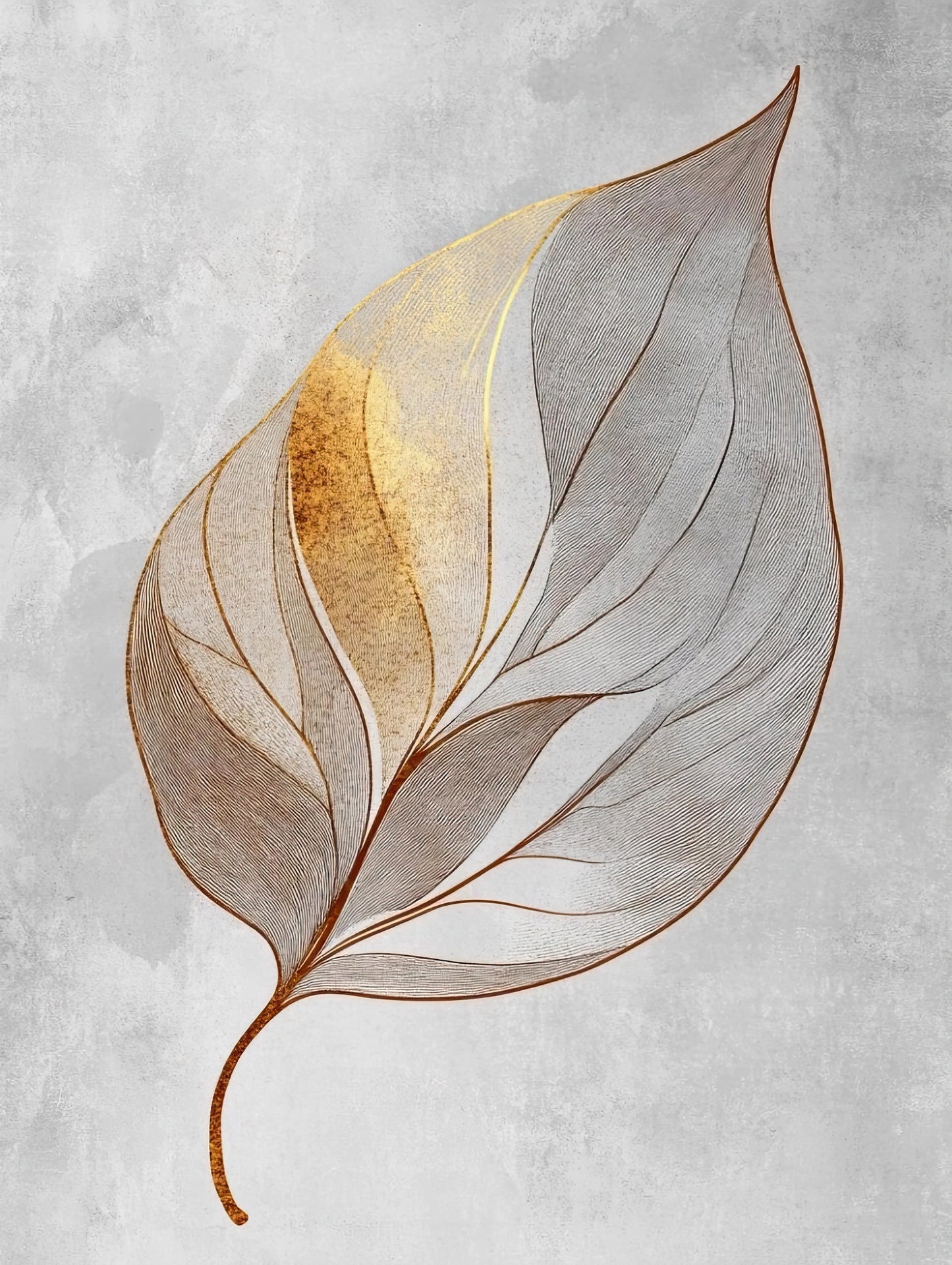 Kunstwerk van een abstract blad met koperkleurige lijnen en een gouden binnenlaag op licht textuurvlak