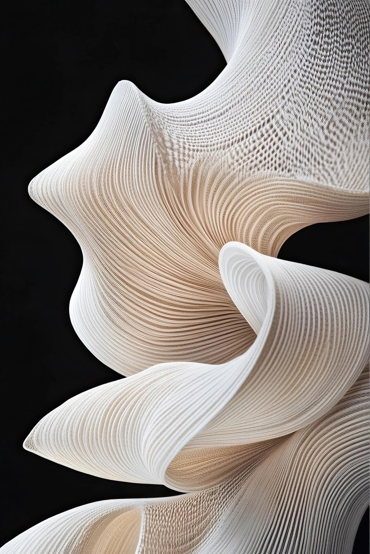 Abstract beeld met vloeiende vormen in crème, beige en zwart op een diepe achtergrond