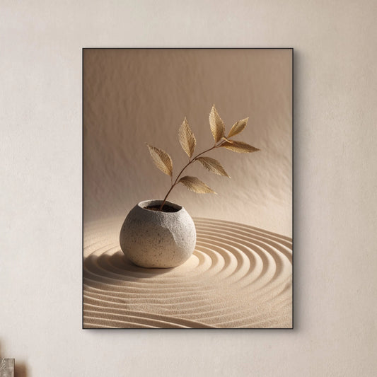 Detail van Zandritme, kunstwerk met ronde vaas, blad en cirkels in zand