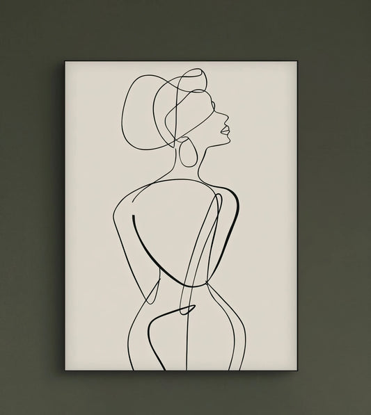 Minimalistisch lijnkunstwerk van een vrouw aan een donkergroene muur boven een lichtbeige bank in een sfeervol interieur met planten