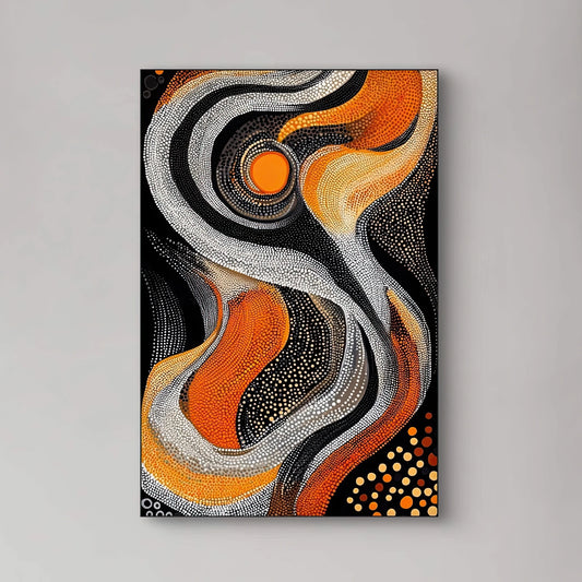 Detail van golvende lijnen en stippen in oranje, wit en zwart met zonmotief