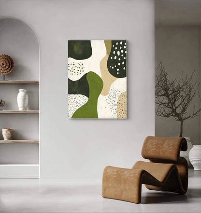 Moderne abstracte wanddecoratie met organische vormen in aardetinten, zandkleur en olijfgroen