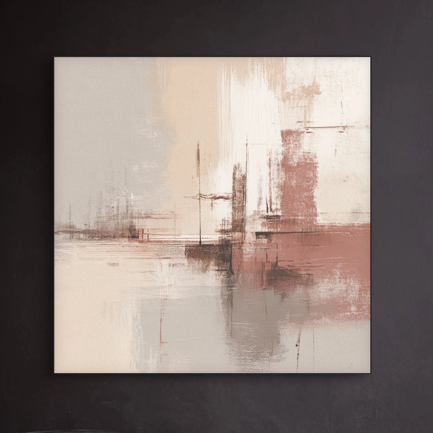 Detail van abstract schilderij met penseelstreken in beige, roze en goudtinten
