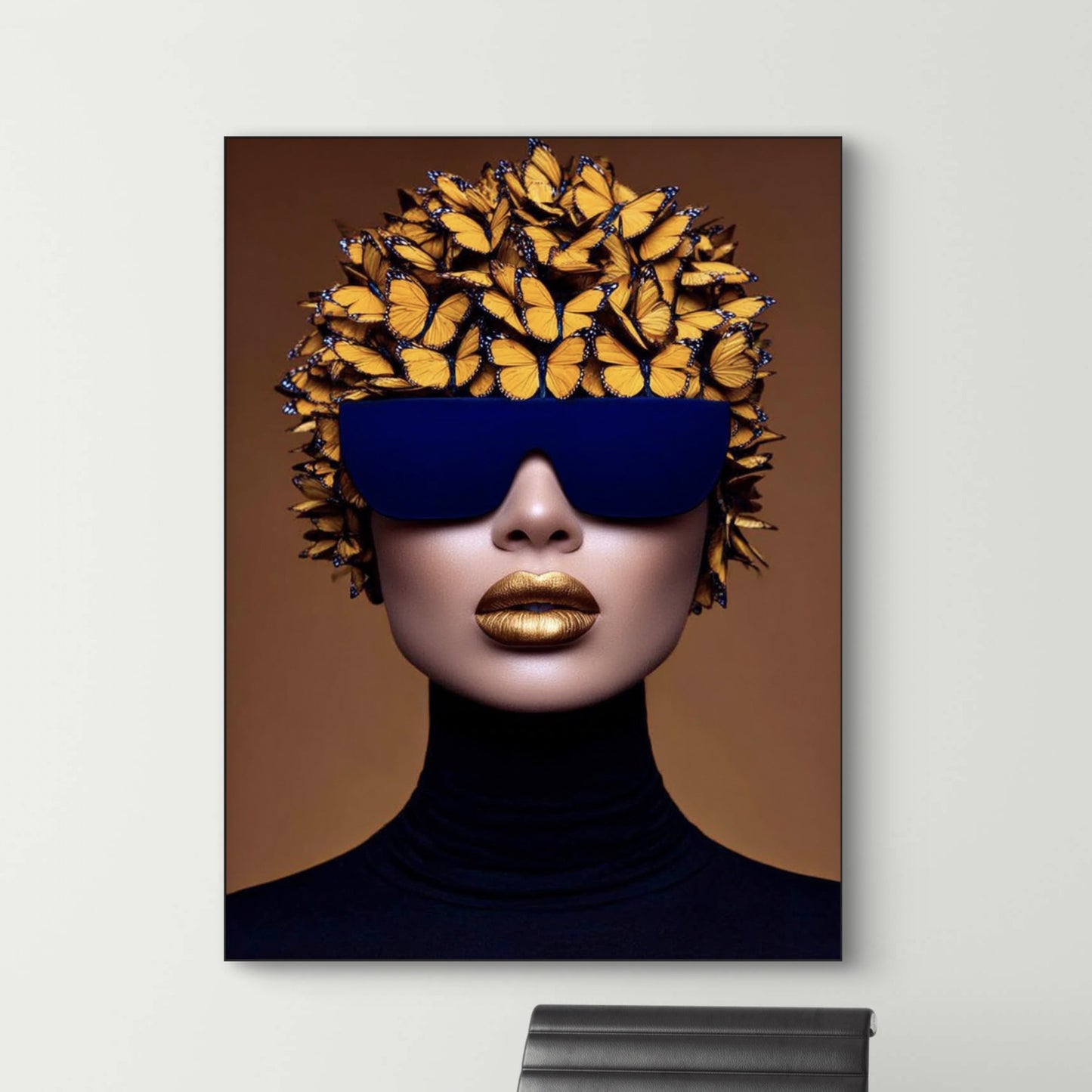 Detail van Aurafly met vrouw en gouden vlinders rond haar hoofd
