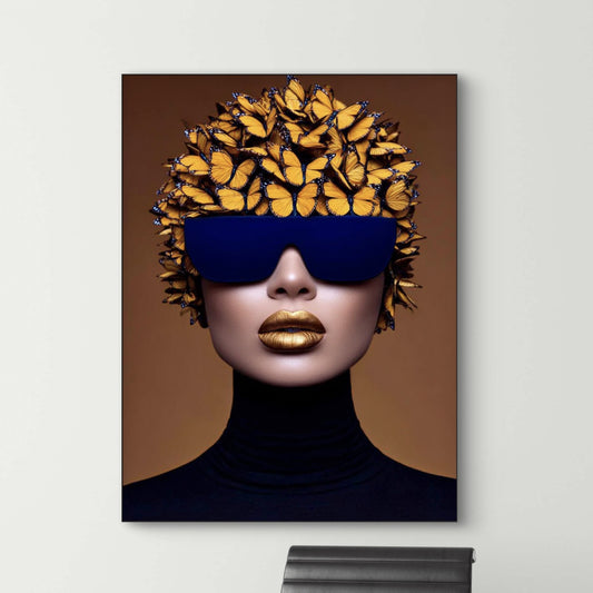 Detail van Aurafly met vrouw en gouden vlinders rond haar hoofd
