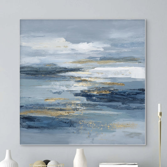 Detailopname van kunstwerk Aurelais met blauwe en gouden penseelstreken die doen denken aan water en licht 
