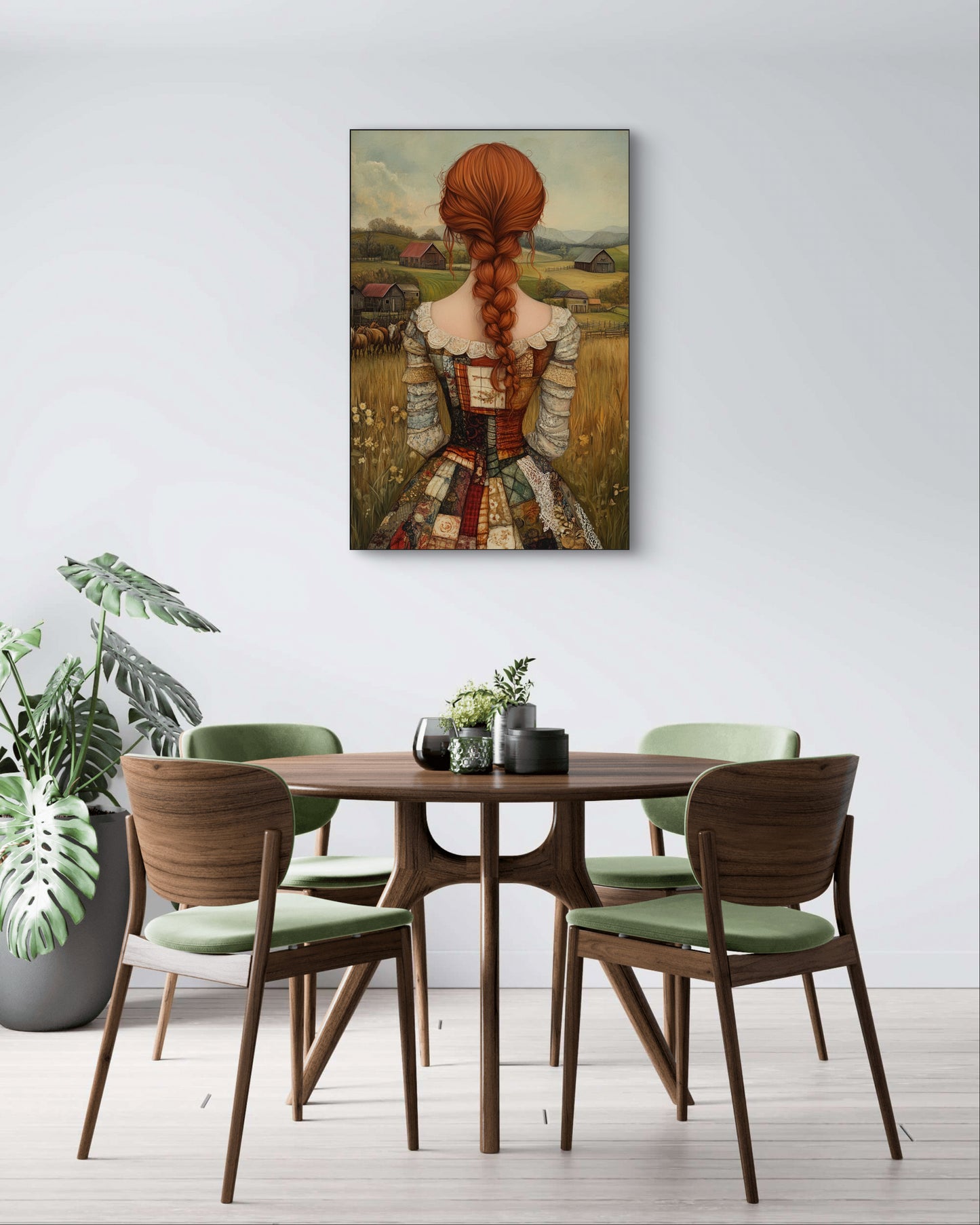 Kunstwerk Autumn Lace aan de muur boven houten eettafel met groene stoelen
