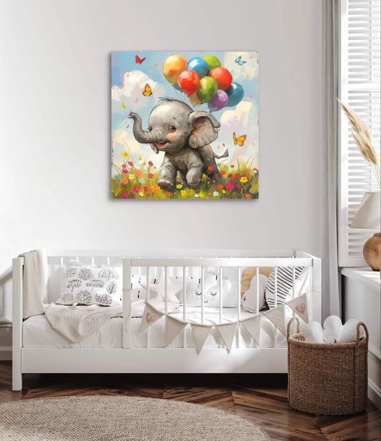 Detail van vrolijke olifant met gekleurde ballonnen, vlinders en bloemen onder een blauwe lucht
