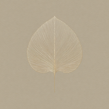 Minimalistisch kunstwerk Bladstilte met gouden bladstructuur op een zachte beige ondergrond.
