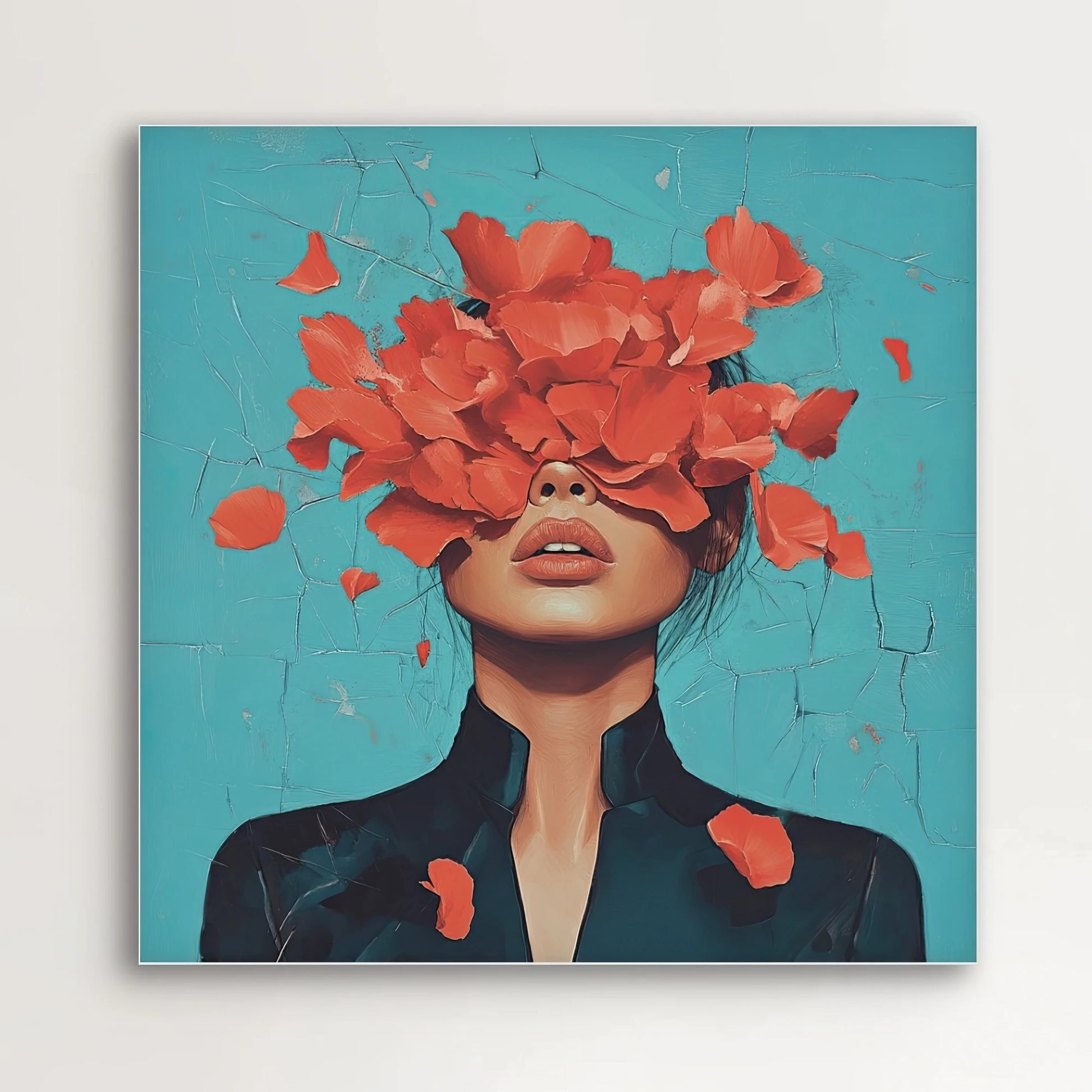 Detail van vrouw met rode bloemblaadjes over haar ogen en blauwe achtergrond
