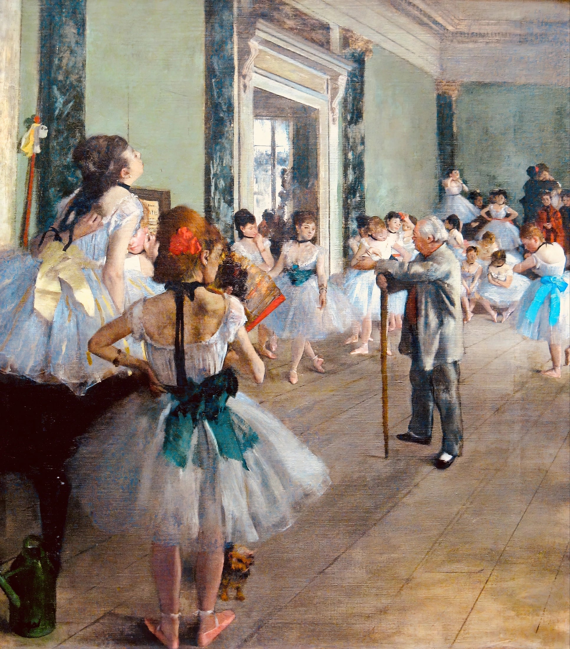 Volledige weergave van Degas’ schilderij “De balletles” met dansende en wachtende ballerina’s
