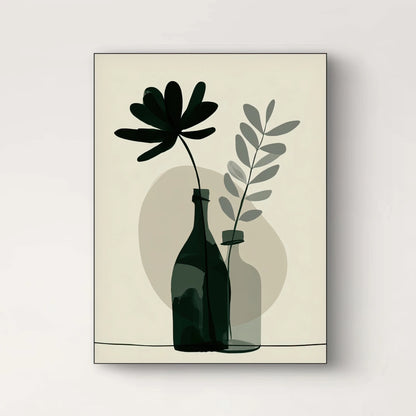 Detail van kunstwerk met transparante groene flessen en grafische bladeren in zachte beige achtergrond
