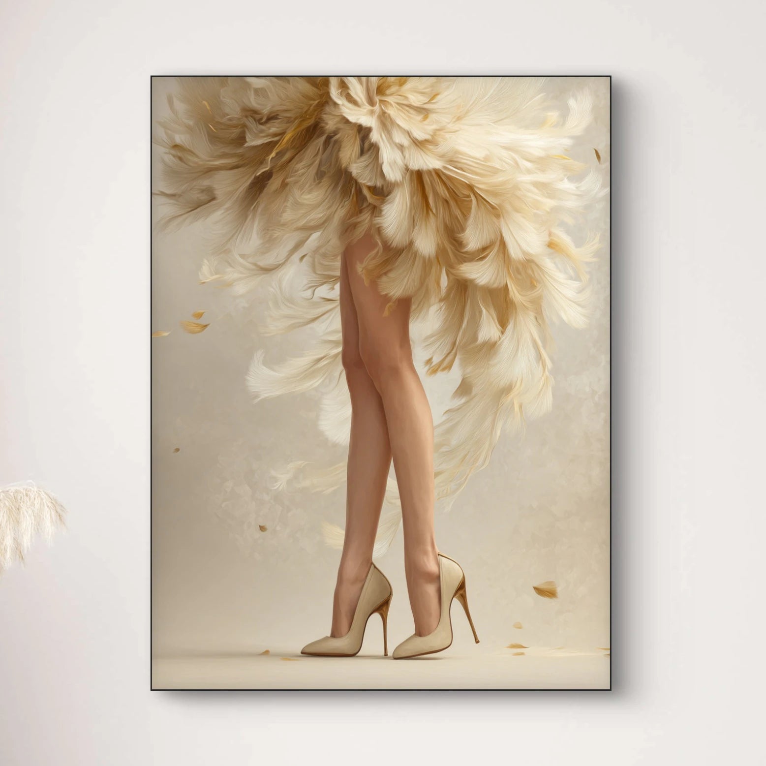 Detail van Featherstep met zachte veren en elegante benen op hoge hakken