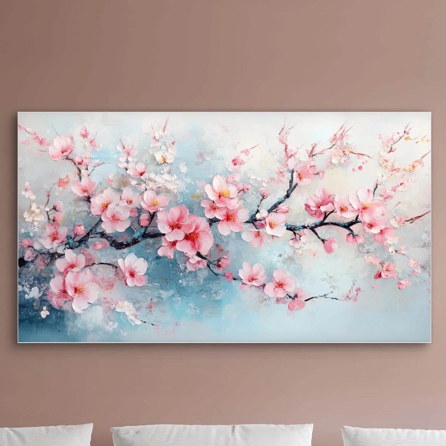 Detail van kunstwerk met bloesemtakken in zachte roze tinten en lichtblauwe lucht als achtergrond
