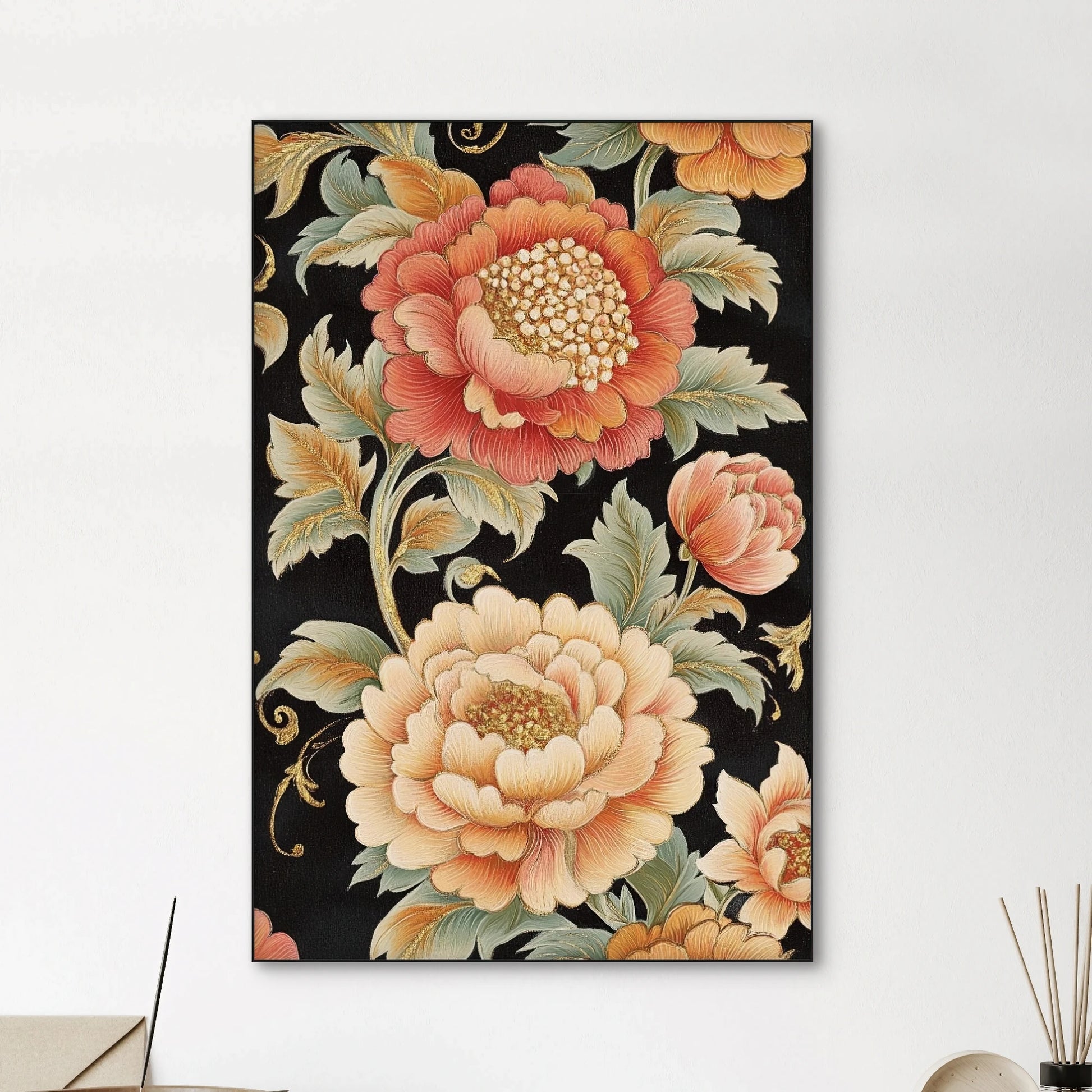 Detail van kunstwerk met gedetailleerde bloempatronen in perzik, roest en oudroze tegen een zwarte achtergrond
