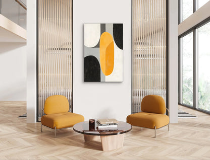 Moderne wanddecoratie met geometrische vormen in zwart oranje grijs en wit in elegant interieur
