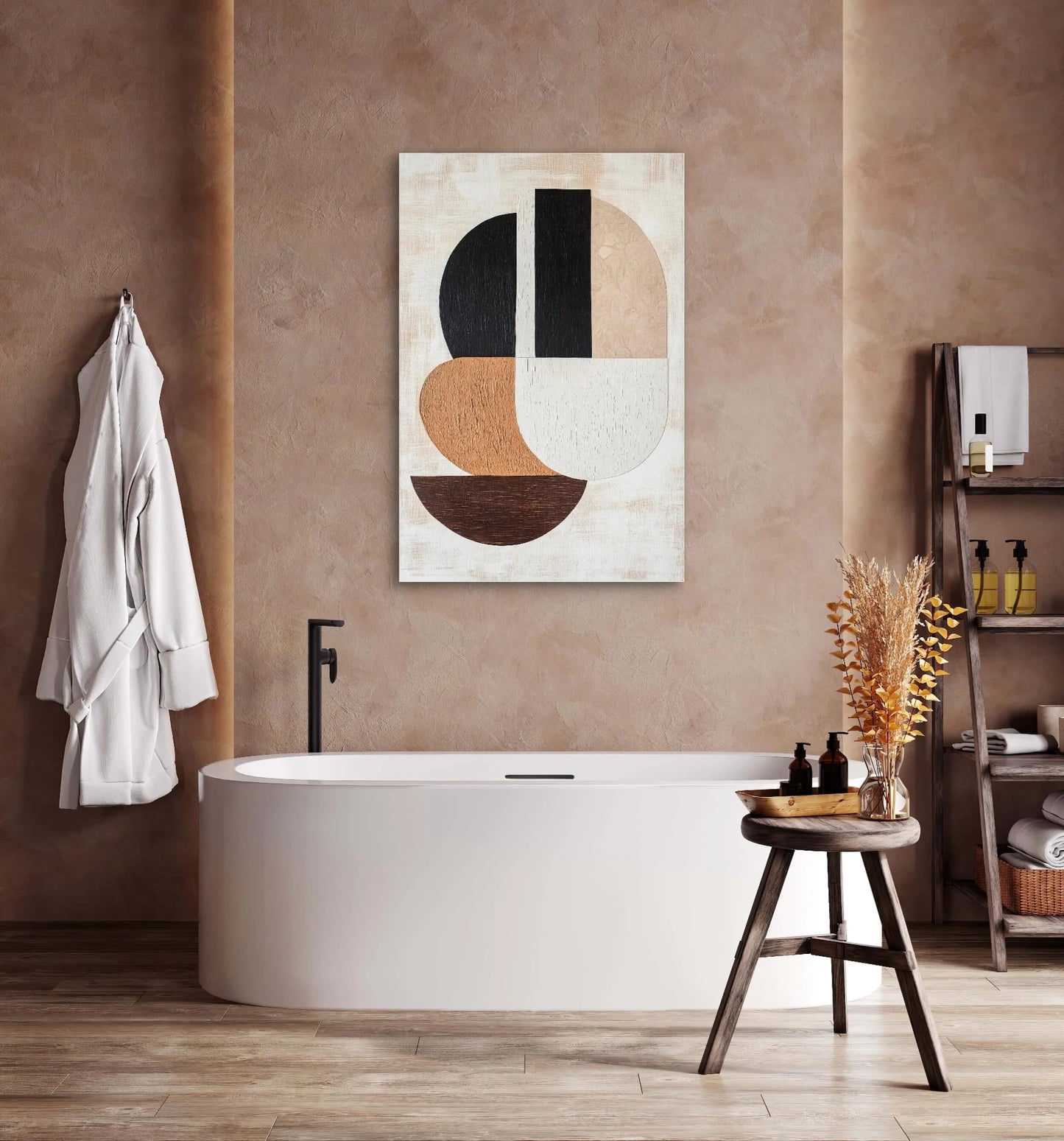 Moderne wanddecoratie met geometrische vormen in bruin, beige, zwart en wit in natuurlijke badkameromgeving
