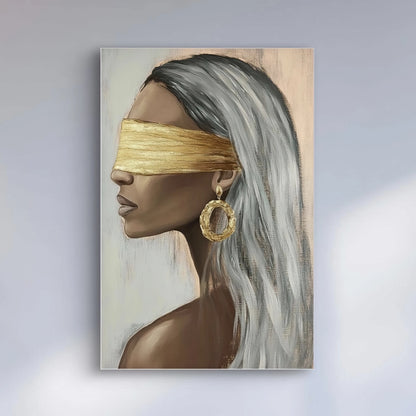 Detail van Gouden Stilte met vrouw in profiel, gouden blinddoek en ronde oorbel  
