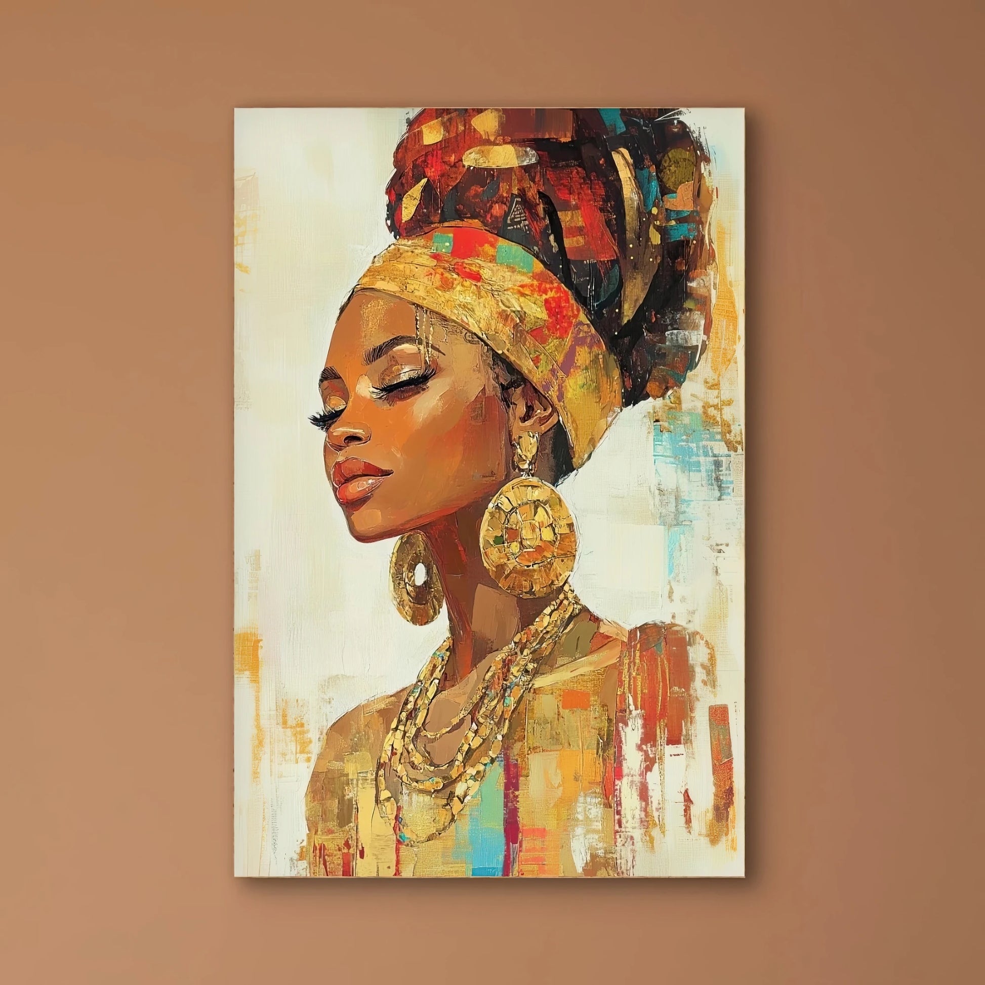 Detail van Gouden Trots met vrouw in zijaanzicht, gouden sieraden en kleurrijke haardoek  
