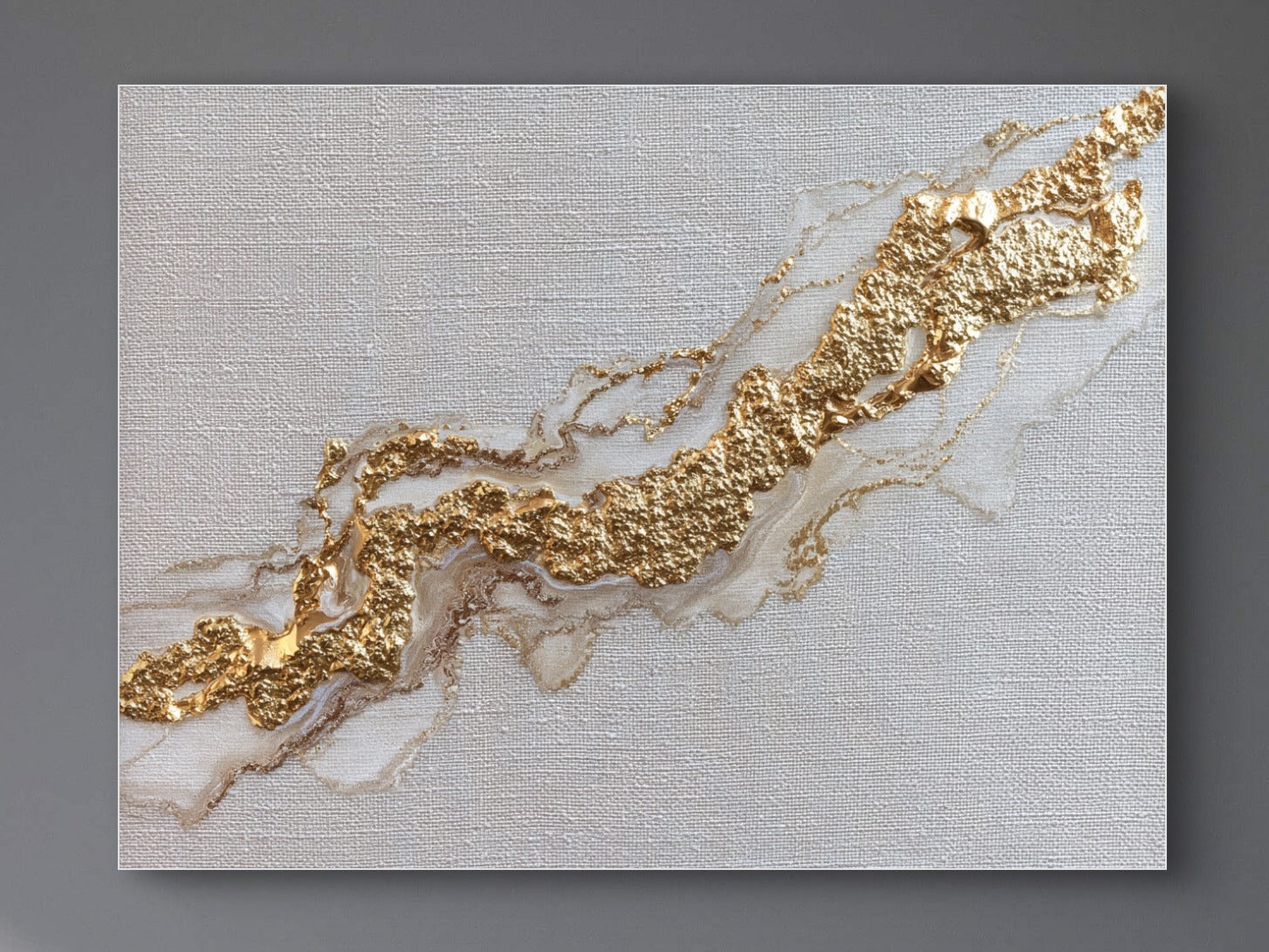 Detail van Gouden Ader met glinsterende gouden structuur op een lichte ondergrond.
