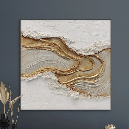 Detail van kunstwerk Gouden Stroming met glanzende gouden lijnen en reliëftextuur.
