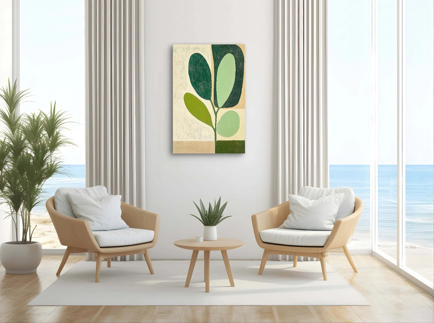 Moderne wanddecoratie met abstracte bladeren in groen, beige en wit in licht interieur met zeezicht
