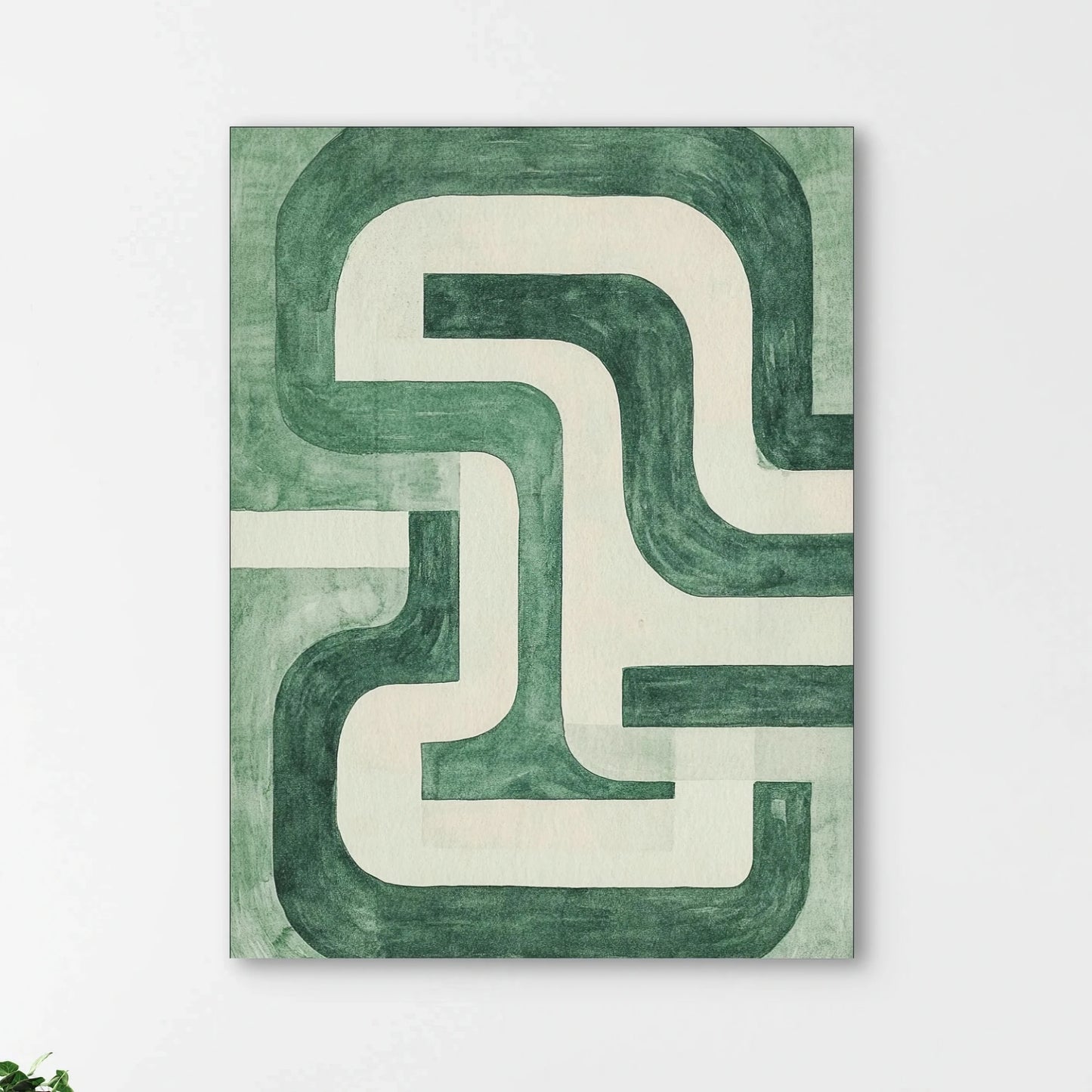 Detail van geometrisch kunstwerk met golvende lijnen in verschillende groentinten op licht textiel
