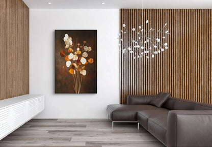 Textielkunstwerk Herfstlijn in een moderne woonkamer met houten wandpanelen en designlamp
