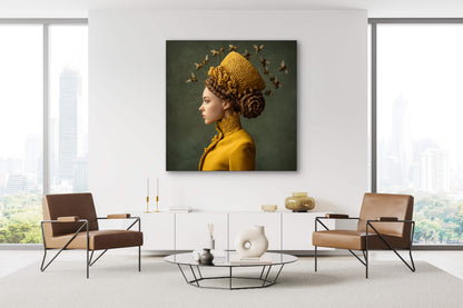 Kunstwerk Honeymind aan de muur in een modern interieur met leren stoelen en stadzicht
