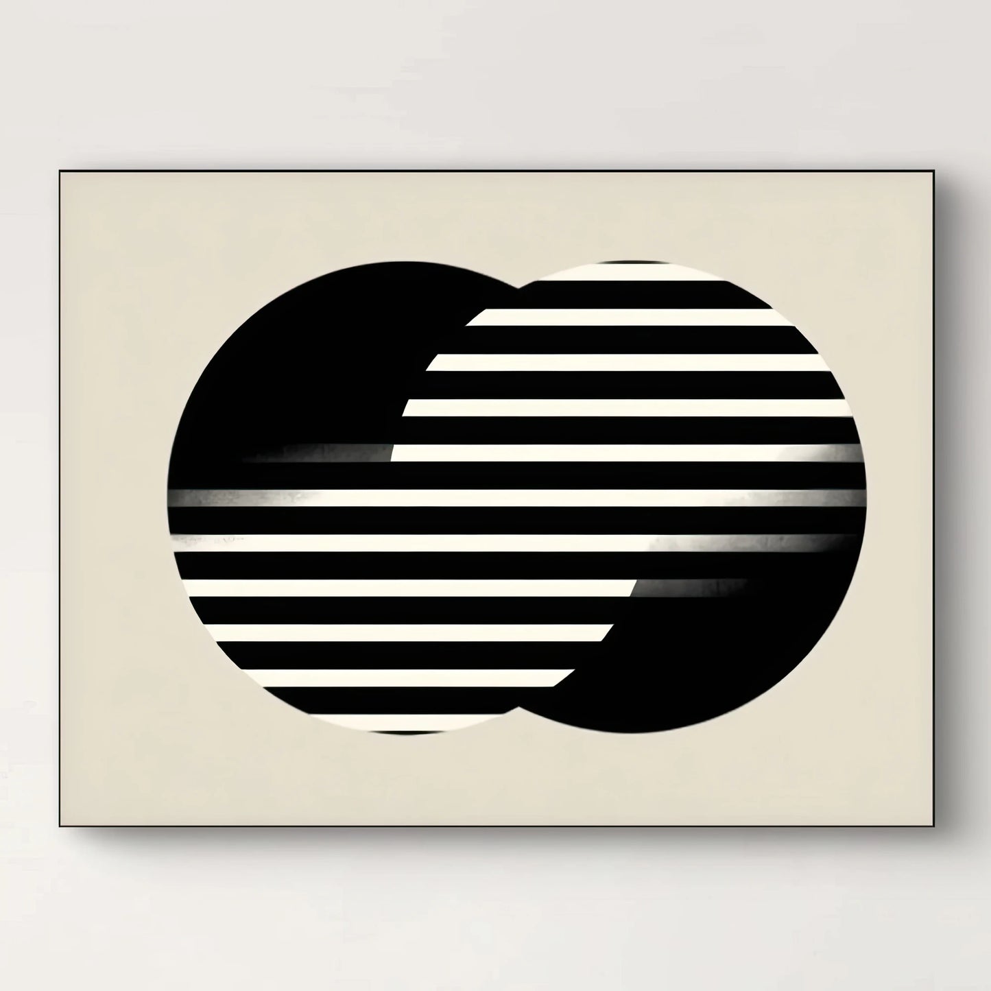 Detail van abstract kunstwerk met overlappende zwarte cirkels en ritmische witte lijnen
