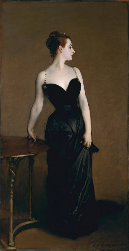 Volledige weergave van Madame X van John Singer Sargent, met elegante vrouw in zwarte jurk tegen neutrale achtergrond
