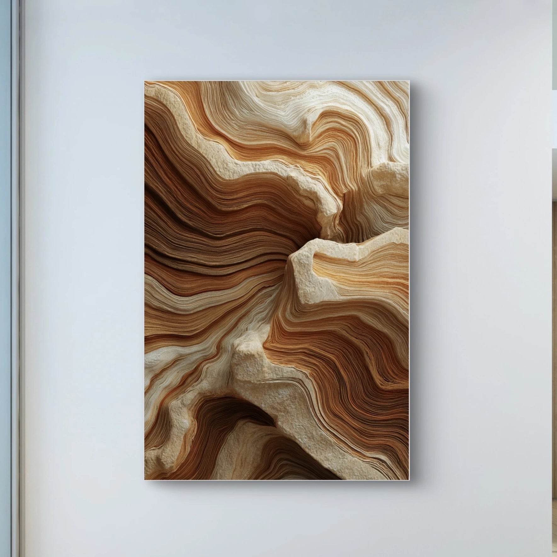 Detail van abstract kunstwerk met gelaagde bruine en beige tonen die doen denken aan steenstructuren
