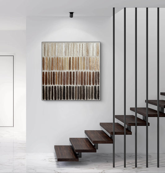 Mock-up van kunstwerk Lagen van Tijd boven trap in modern interieur met marmeren vloer en houten accenten 
