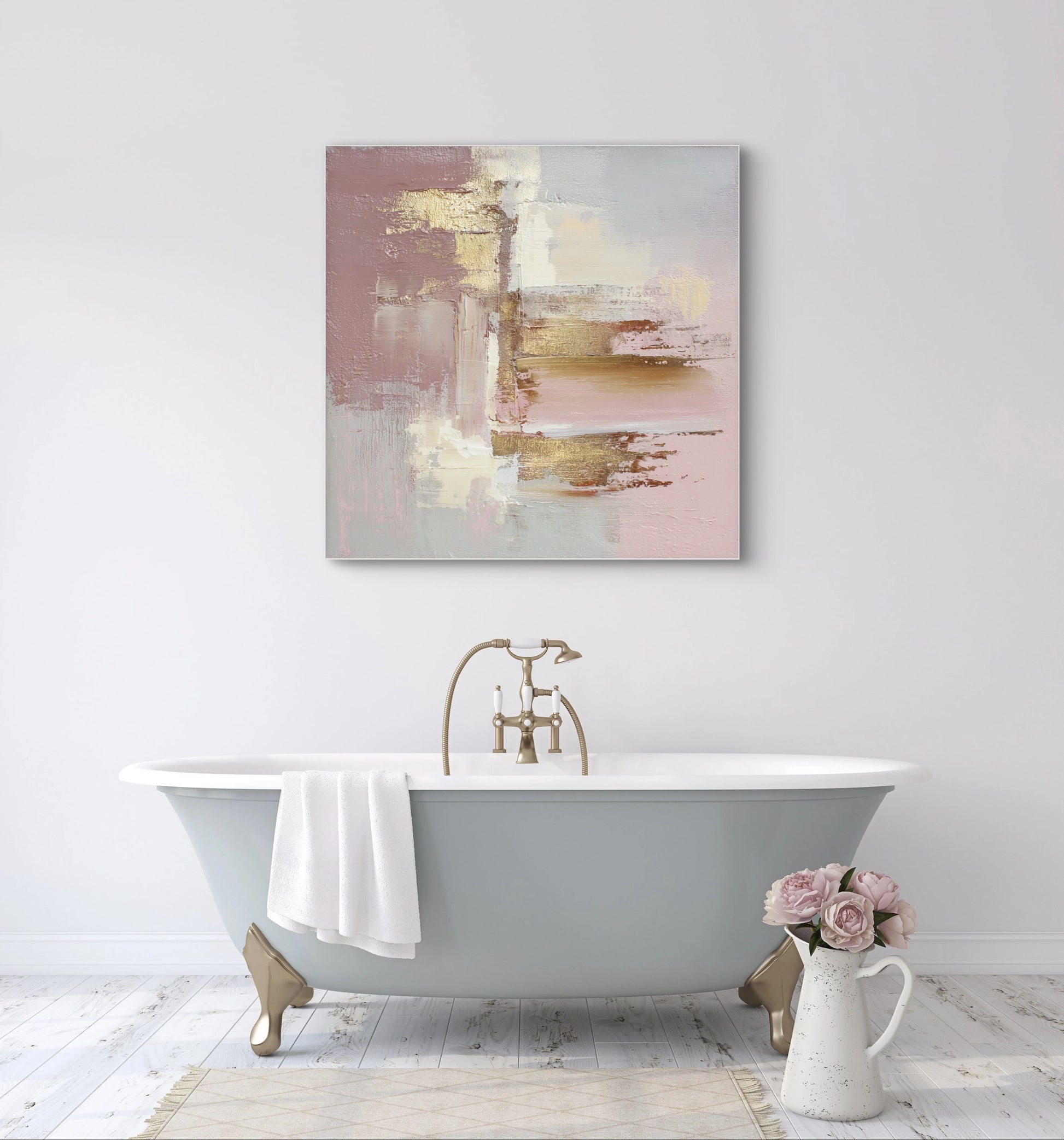 Abstract kunstwerk Licht van Rozensteen boven een lichtblauw bad in een zachte badkamerstijl
