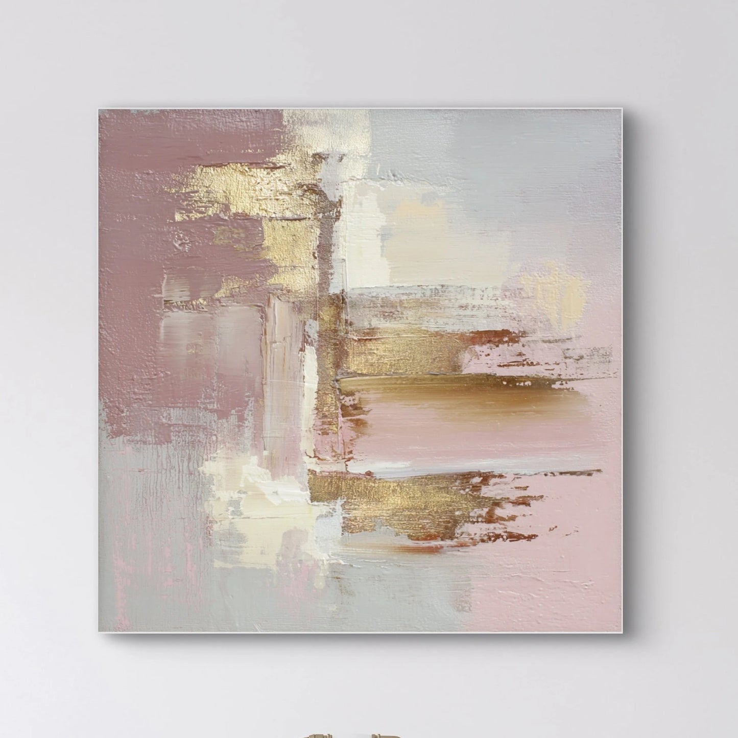 Detail van abstracte penseelstreken in roze, crème en goud uit het kunstwerk Licht van Rozensteen
