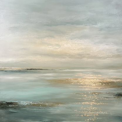 Abstract schilderij in blauwgrijs, beige en goud tinten dat zacht licht en rust uitstraalt
