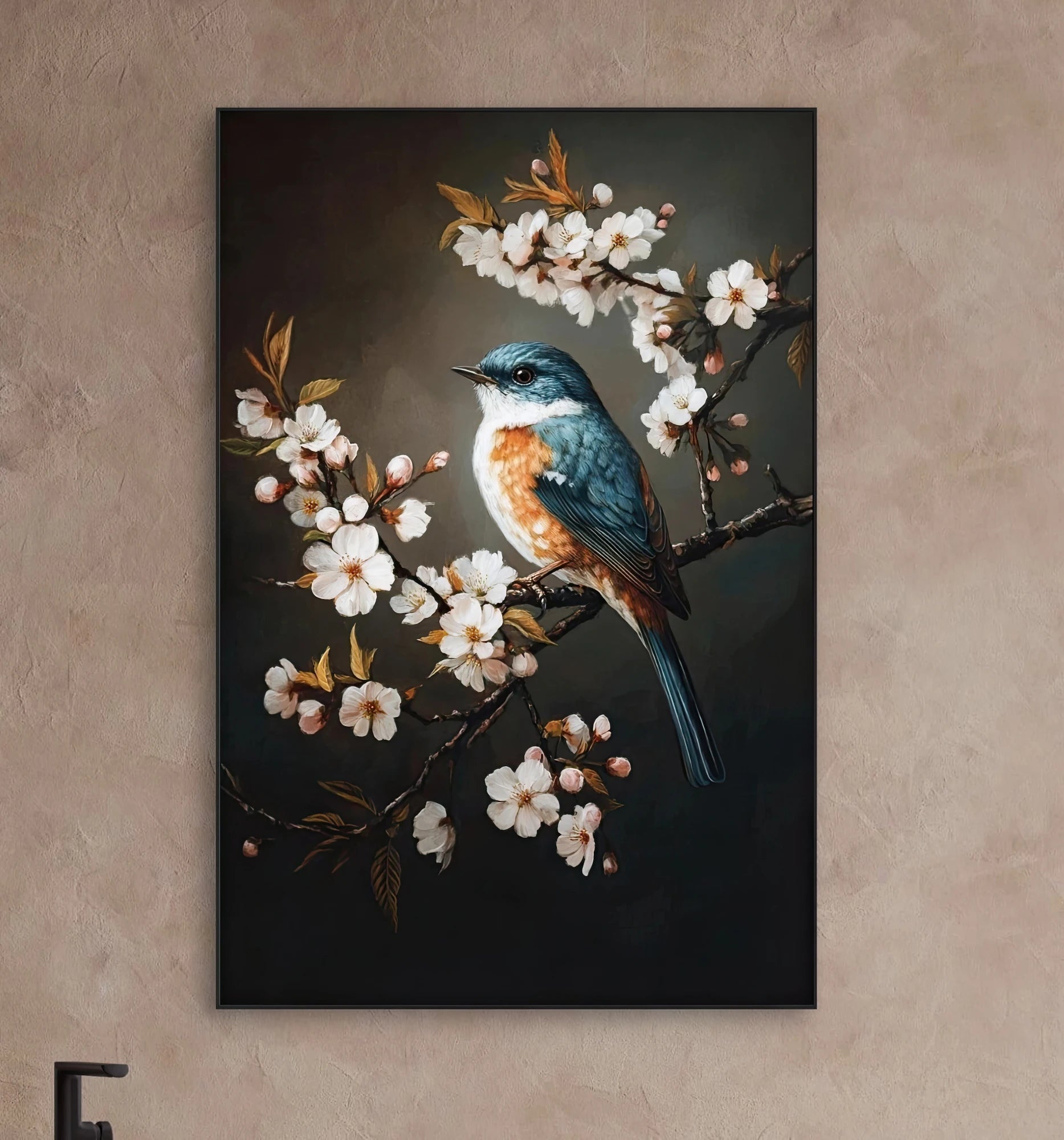 Detail van blauwborst op tak met witte bloesems en donkerbruine achtergrond
