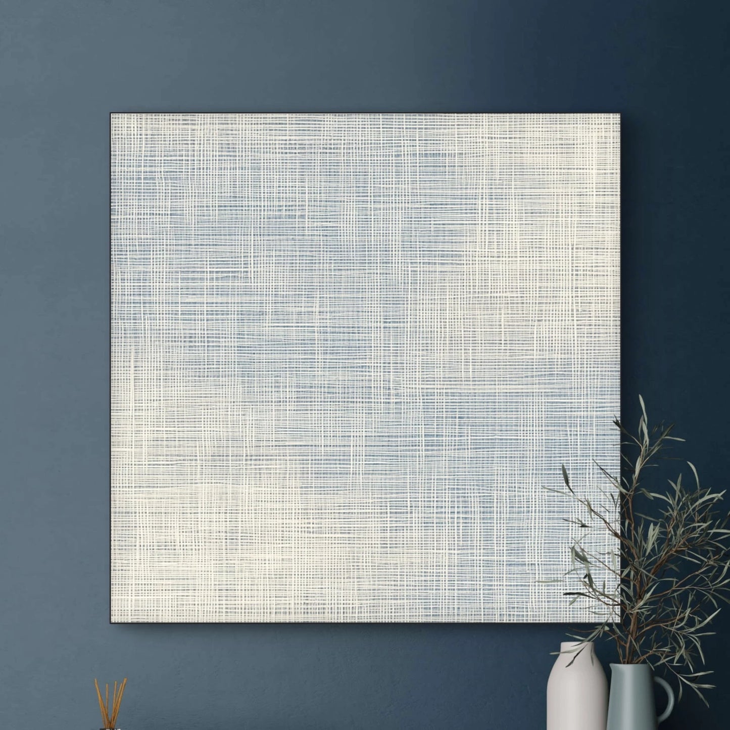 Detail van geweven textuur in zachte blauwwitte tinten met subtiele structuur  
