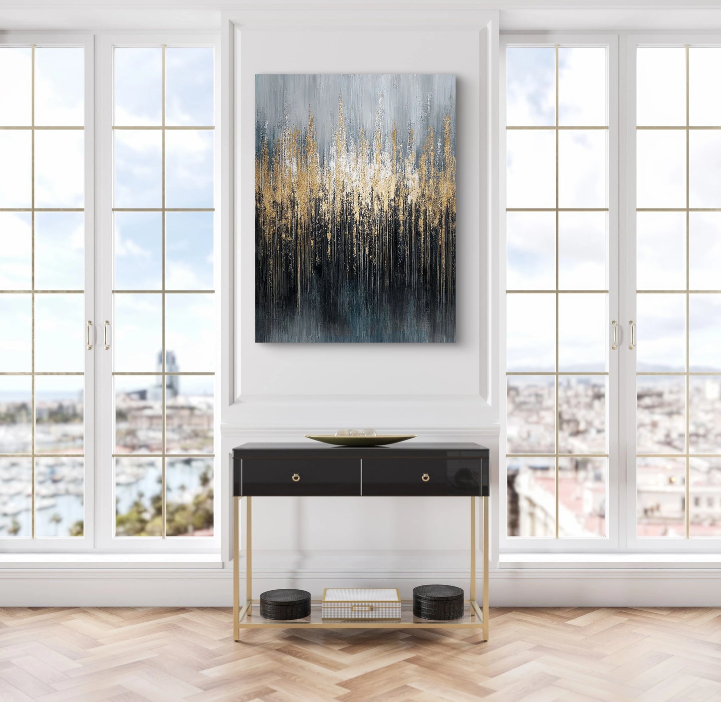 Abstract schilderij Lunareth met blauwgrijze en gouden tinten boven console in modern interieur
