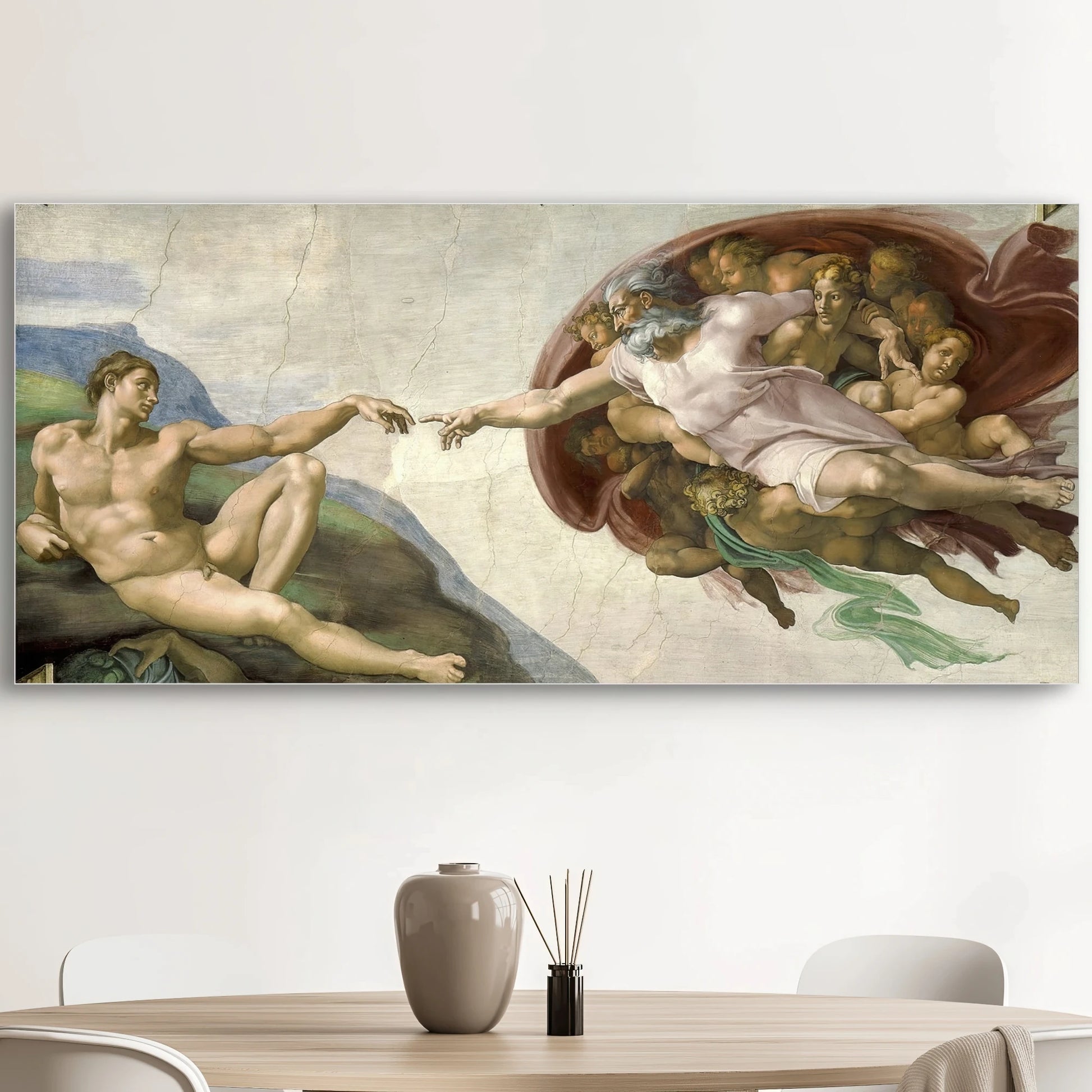 Volledige weergave van De schepping van Adam van Michelangelo, met Adam, God en engelen op een licht achtergrond
