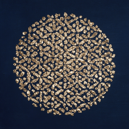 Abstract kunstwerk Nachtraster met geometrisch patroon van goud op een diepblauwe achtergrond.
